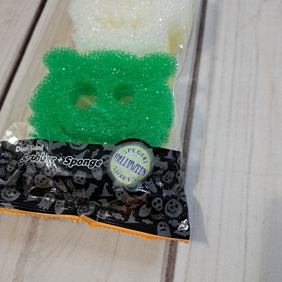 Scrub Mommy Dual Sided Halloween Edition 3 Pack - Picture 3 of 9